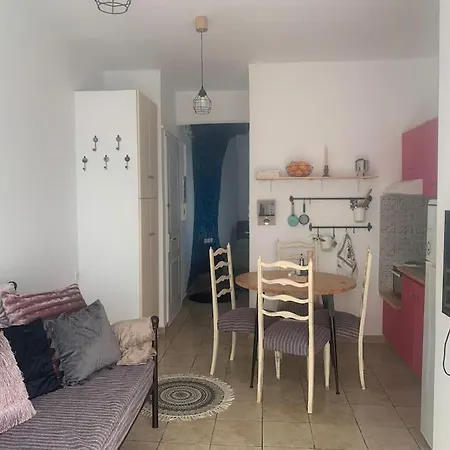 Apartment γ2 - The Sunlight One *